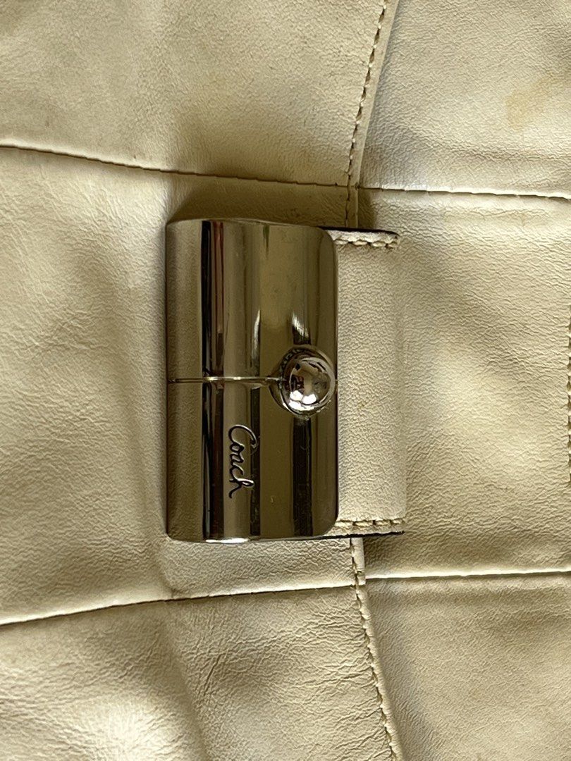 Vintage Coach Leather Shoulder Bag (Category: Luxury Bags & Wallets) located in Victorias. Submitted by jfindsss2 (Listing ID 1468512884, Image 3). Description: Wont entertain lowballer (slightly nego) pm for more deets Selling my moms preloved coach vintage shoulder bag rfs: not using anymore Loc: Iloilo city through lbc/flash only .