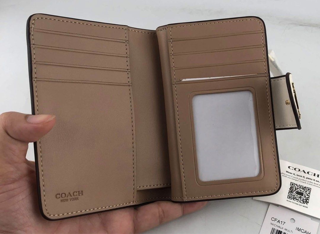 Coach Wallet Bifold (Category: Wallets & Card holders) located in Manila. Submitted by brandnewbagsandwatchphils. (Listing ID 1468509399, Image 3). Description: Coach RND Corner Zip Wall Size: 5" (L) x 3 1/2" (H) x 1/2" (W) Bnew with complete inclusion Onhand and ready to ship Mop: Bpi or Gcash Courier: Lalamove or J&T .
