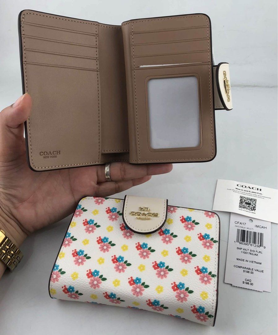 Coach Wallet Bifold (Category: Wallets & Card holders) located in Manila. Submitted by brandnewbagsandwatchphils. (Listing ID 1468509399, Image 2). Description: Coach RND Corner Zip Wall Size: 5" (L) x 3 1/2" (H) x 1/2" (W) Bnew with complete inclusion Onhand and ready to ship Mop: Bpi or Gcash Courier: Lalamove or J&T .