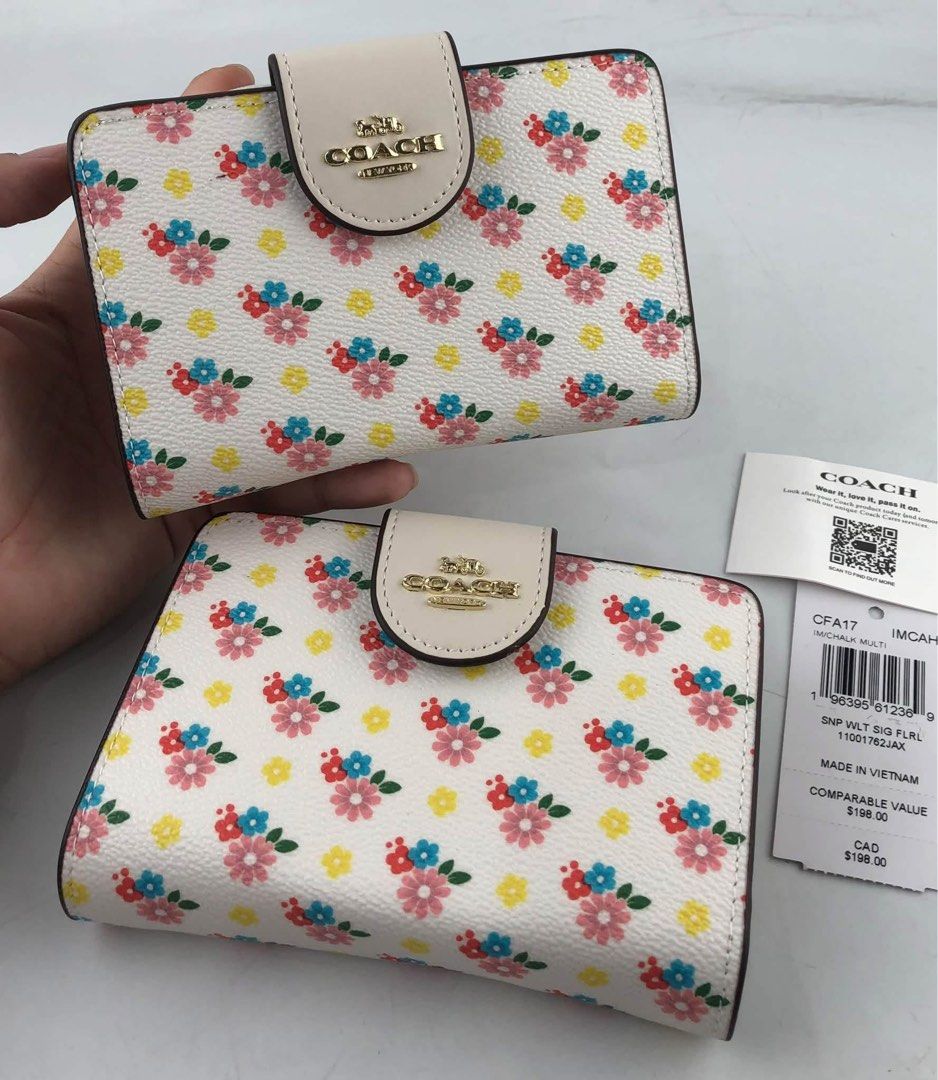 Coach Wallet Bifold (Category: Wallets & Card holders) located in Manila. Submitted by brandnewbagsandwatchphils. (Listing ID 1468509399, Image 1). Description: Coach RND Corner Zip Wall Size: 5" (L) x 3 1/2" (H) x 1/2" (W) Bnew with complete inclusion Onhand and ready to ship Mop: Bpi or Gcash Courier: Lalamove or J&T .