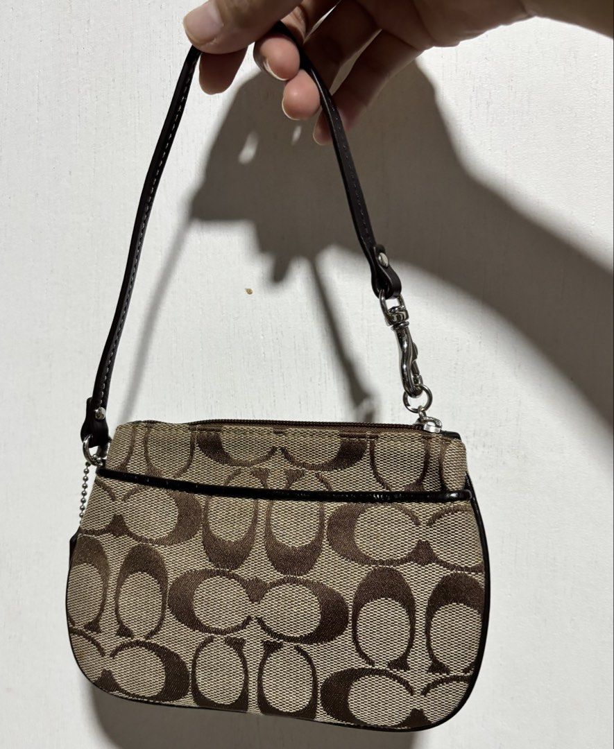 Coach Wristlet (Category: Luxury Bags & Wallets) located in Baguio. Submitted by CherryPickedShop (Listing ID 1468518879, Image 2). Description: .