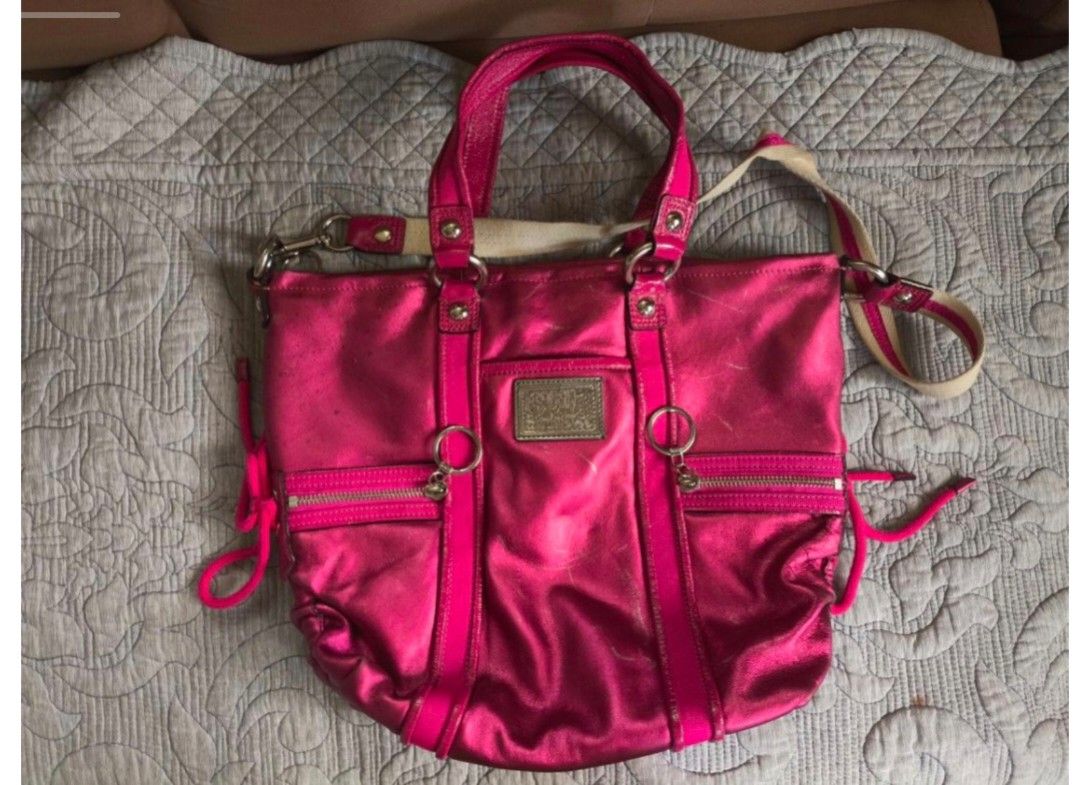 COACH Y2K POPPY Tote Bag (Category: Tote Bags) located in San Jose. Submitted by nnayramsfinds (Listing ID 1461384570, Image 2). Description: SF is 100. No hangtags. Bag has been cleaned and spot cleaned inside. Bag can be used pa, or used for projects. See photos for condition..