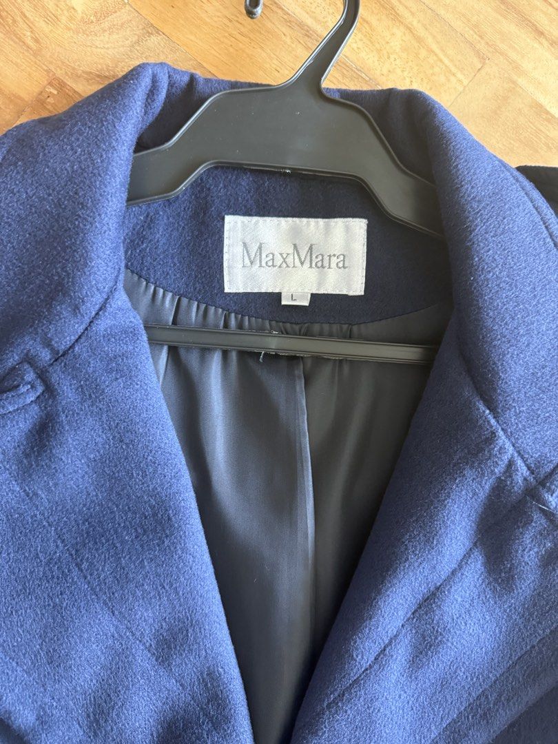 COAT MAX MARA (Category: Coats, Jackets and Outerwear) located in Makati City. Submitted by rockandraw (Listing ID 1468599956, Image 2). Description: .