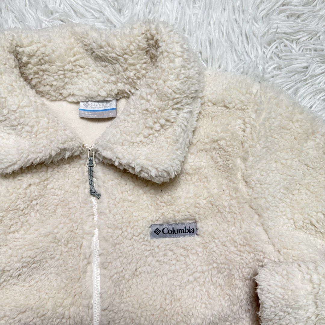 Columbia (Category: Coats, Jackets and Outerwear) located in Baguio. Submitted by sellingtonshop (Listing ID 1468516624, Image 3). Description: t2. Columbia winter pass sherpa fleece jacket Size: M womens Dimes: 26*20.5 Condition: good as new Issue: none Mine: 780 Steal: 880 Grab: 980.