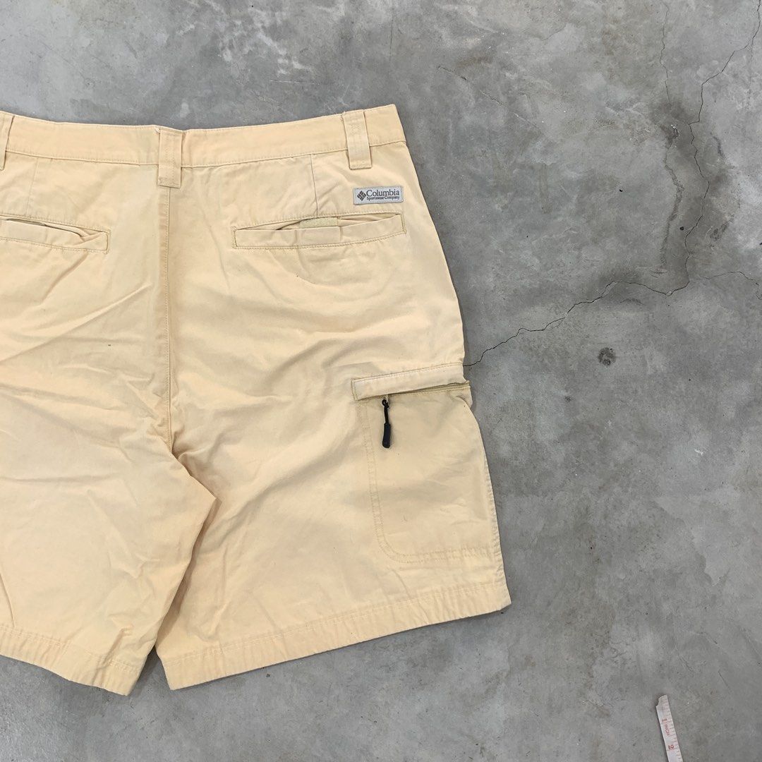 COLUMBIA (Category: Chinos) located in Manila. Submitted by end.user.ph (Listing ID 1468660997, Image 3). Description: COLUMBIA 38 waist (19.5 length).