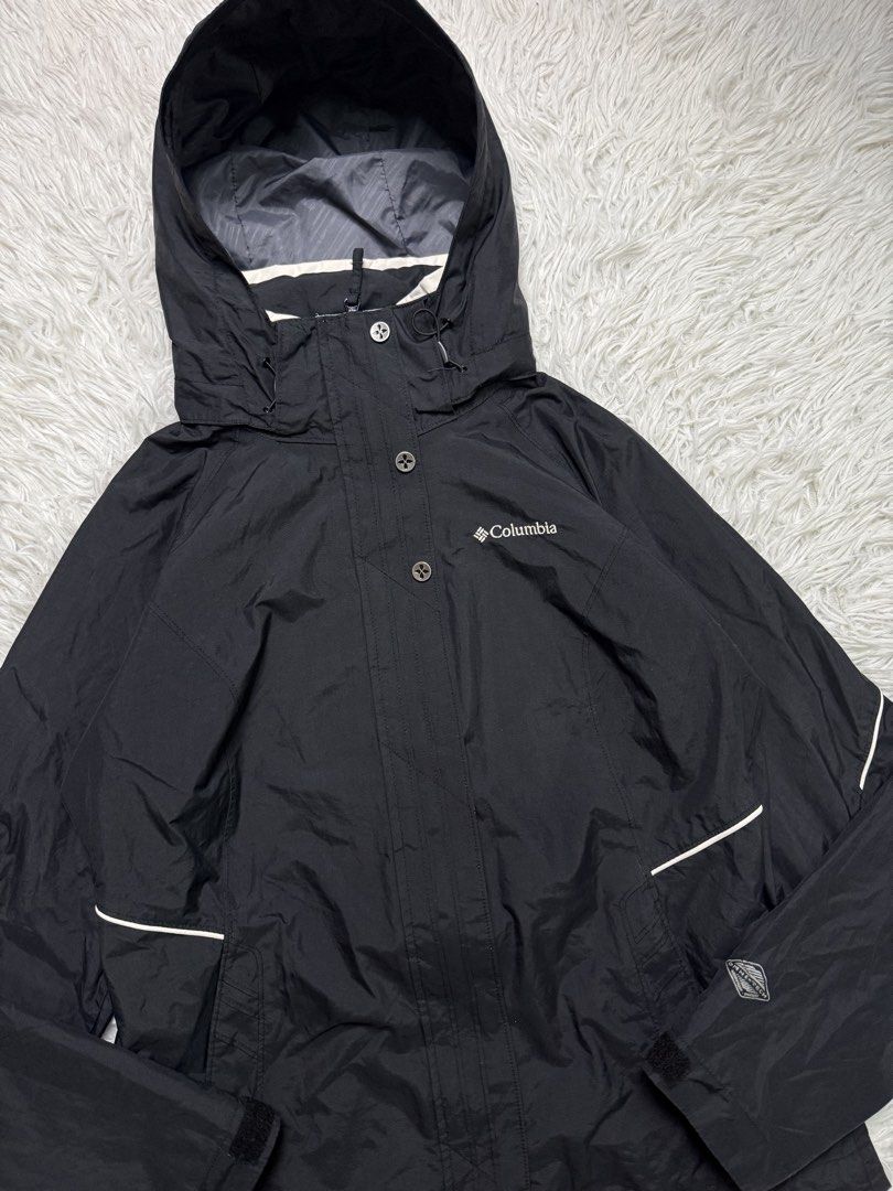 Columbia jacket (Category: Coats, Jackets and Outerwear) located in Baguio. Submitted by sellingtonshop (Listing ID 1468528256, Image 2). Description: t21. Columbia triclimate jacket *wind and water proof Size: M womens Dimes: 26*20 Condition: good as new Issue: none Mine: 880 Steal: 980 Grab: 1080.
