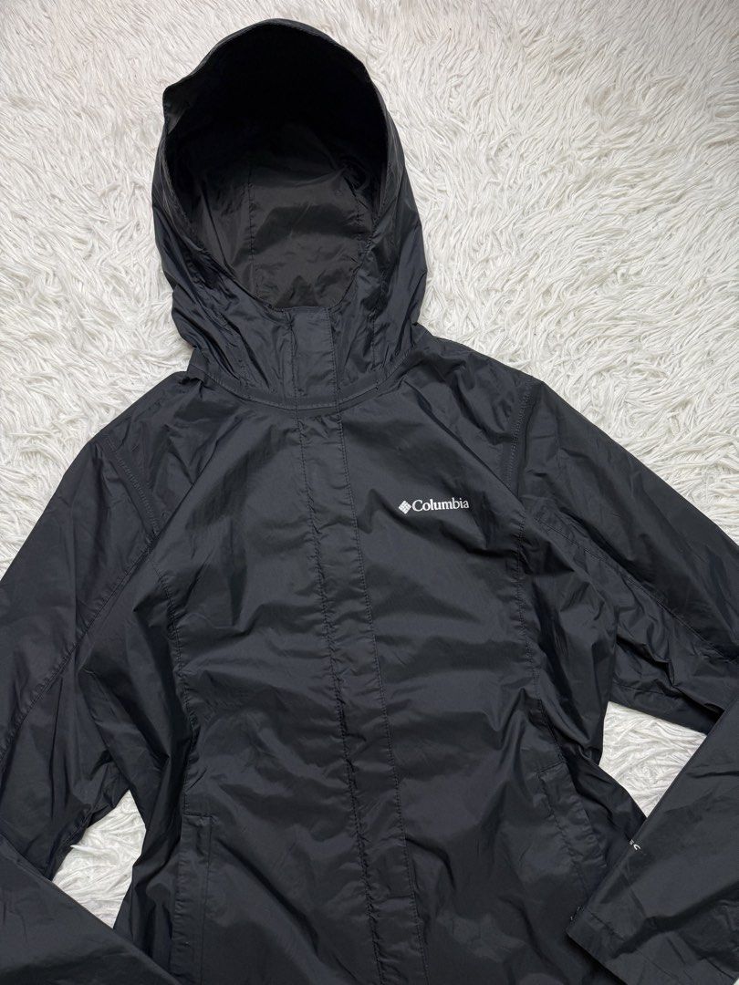 Columbia rain jacket (Category: Coats, Jackets and Outerwear) located in Baguio. Submitted by sellingtonshop (Listing ID 1468528612, Image 2). Description: t22. Columbia timber point jacket *breathable, wind and water proof Size: M womens Dimes: 27*19 Condition: good as new Issue: none Mine: 980 Steal: 1080 Grab: 1180.