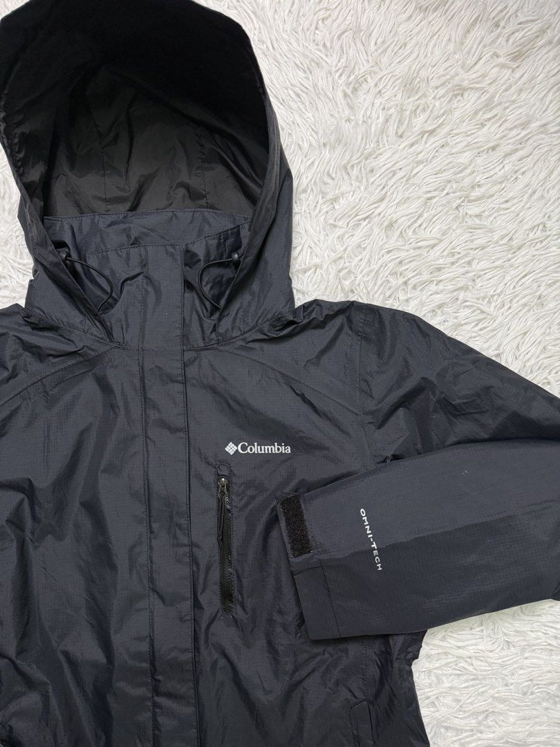 Columbia rain jacket (Category: Coats, Jackets and Outerwear) located in Baguio. Submitted by sellingtonshop (Listing ID 1468528902, Image 3). Description: t23. Columbia arcadia rain jacket *breathable, wind and water proof Size: M womens Dimes: 26*20 Condition: good as new Issue: none Mine: 980 Steal:1080 Grab: 1180.