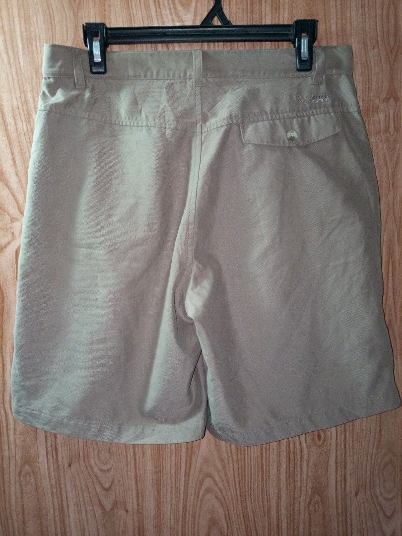 Columbia unisex short (Category: Shorts) located in Siquijor. Submitted by jallthi4_12345 (Listing ID 1468653878, Image 3). Description: 30 waistline 21 length no issue MOP-gcash JNT EXPRESS courier.
