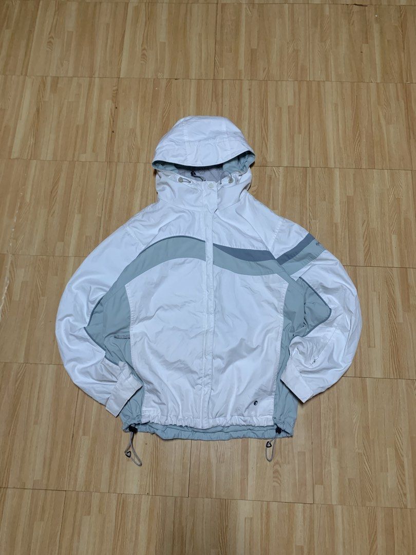 COLUMBIA VERTEX WINTER JACKET (Category: Coats, Jackets and Outerwear) located in Rizal. Submitted by uniii_011 (Listing ID 1468598666, Image 1). Description: SIZE: L ON TAG W: 24 L: 27 GOOD CONDITION MINIMAL FLAWS: minimal paint stain, yellow stain (sign of usage) .
