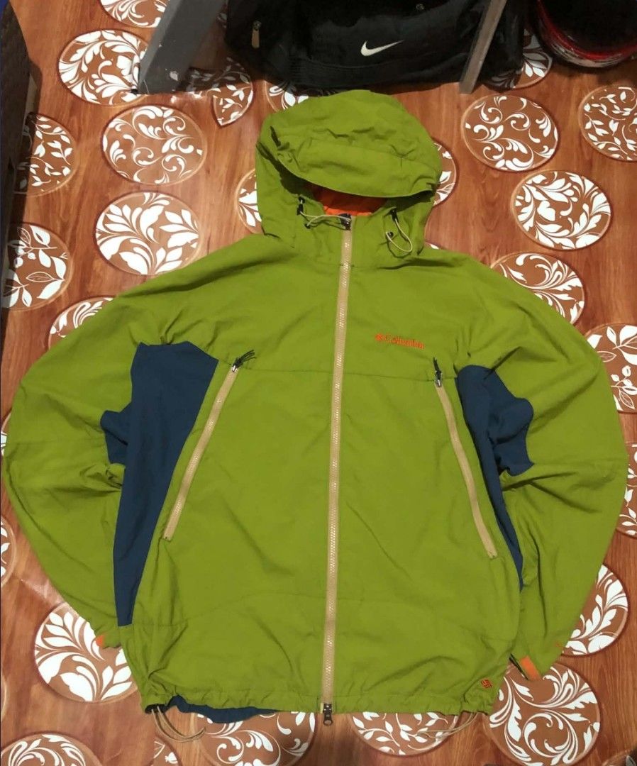Columbia Waterproof Outdoor Jacket Gorpcore (Category: Coats, Jackets and Outerwear) located in Cabuyao City. Submitted by THRIFTHITS (Listing ID 1468547874, Image 2). Description: Columbia Waterproof Outdoor Gorpcore Jacket 💦 (Authentic) Brandew Condition 22-23x27-28 with lace Mine 2k ‼️ Freeship Direct Message me and Add for fast Transaction ty .