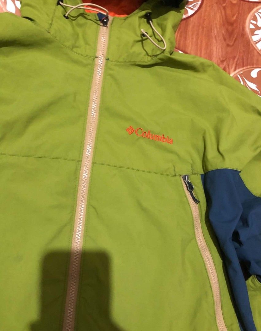 Columbia Waterproof Outdoor Jacket Gorpcore (Category: Coats, Jackets and Outerwear) located in Cabuyao City. Submitted by THRIFTHITS (Listing ID 1468547874, Image 3). Description: Columbia Waterproof Outdoor Gorpcore Jacket 💦 (Authentic) Brandew Condition 22-23x27-28 with lace Mine 2k ‼️ Freeship Direct Message me and Add for fast Transaction ty .