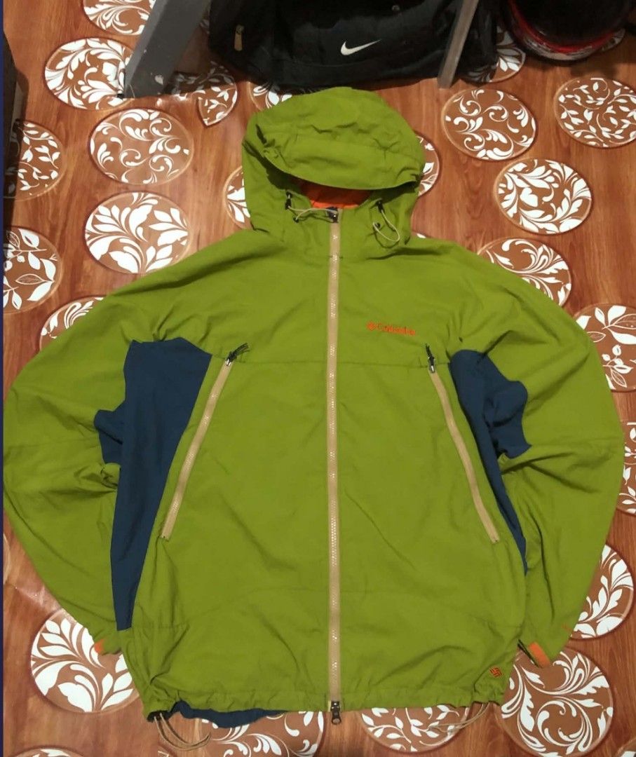 Columbia Waterproof Outdoor Jacket Gorpcore (Category: Coats, Jackets and Outerwear) located in Cabuyao City. Submitted by THRIFTHITS (Listing ID 1468547874, Image 1). Description: Columbia Waterproof Outdoor Gorpcore Jacket 💦 (Authentic) Brandew Condition 22-23x27-28 with lace Mine 2k ‼️ Freeship Direct Message me and Add for fast Transaction ty .