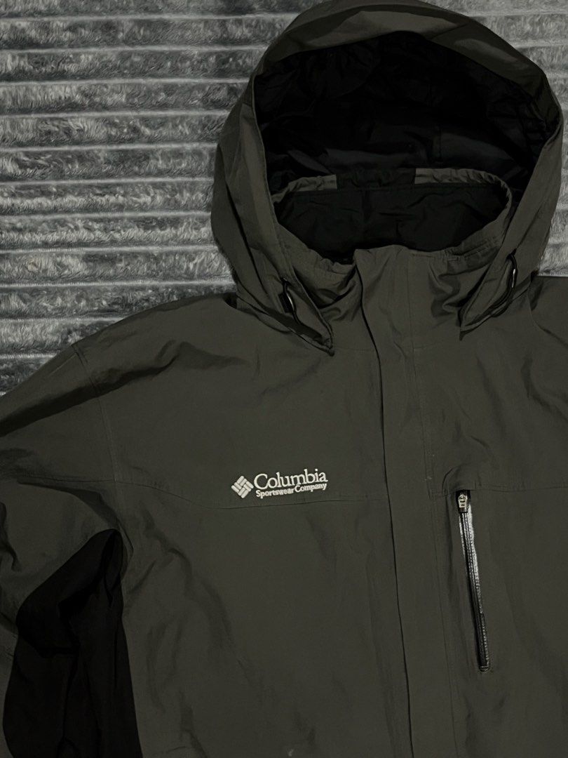 Columbia Windbreaker Goretex (Category: Activewear) located in Cebu City. Submitted by ayban05 (Listing ID 1468533227, Image 2). Description: .