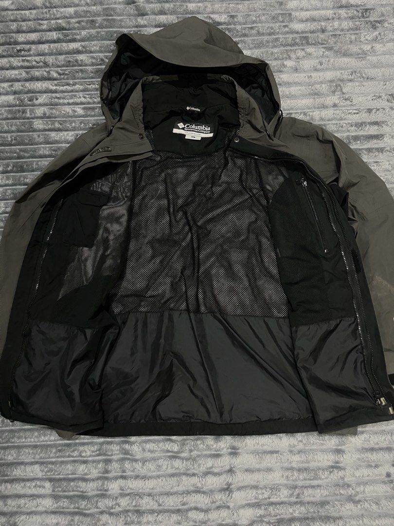 Columbia Windbreaker Goretex (Category: Activewear) located in Cebu City. Submitted by ayban05 (Listing ID 1468533227, Image 3). Description: .