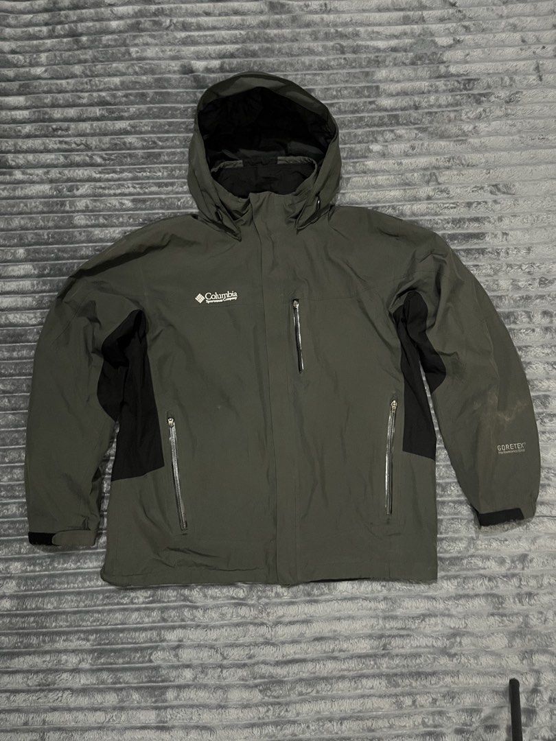 Columbia Windbreaker Goretex (Category: Activewear) located in Cebu City. Submitted by ayban05 (Listing ID 1468533227, Image 1). Description: .