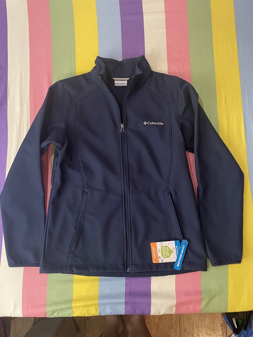Columbia Women’s Kruser Ridge Softshell Jacket (Category: Coats, Jackets and Outerwear) located in Pasig City. Submitted by bnestdude (Listing ID 1468580011, Image 1). Description: Authentic Columbia Softshell jacket for the cold! Website lists original price at around Php 5900 . Selling it cheap; I do outdoor work and this was provided to me by my company, but was given the wrong size. Supplier won’t accept returns so I might as well just sell i