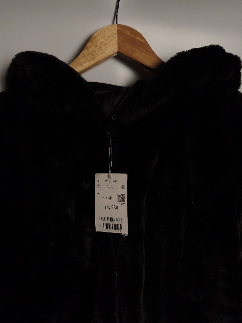COLZA Black Coat (Category: Coats, Jackets and Outerwear) located in Puerto Princesa. Submitted by chi_thriftz (Listing ID 1468506690, Image 2). Description: Black Coat Location: Puerto Princesa City, Palawan 📍 Item is in prestige condition - already washed the items. Brand: Colza Type: Fur Jacket Color:Black Size: Medium Color Rate: 10/10 Fabric: Polyester All items are ready to use, but I still advice you to minimally wash it to avoid any inco