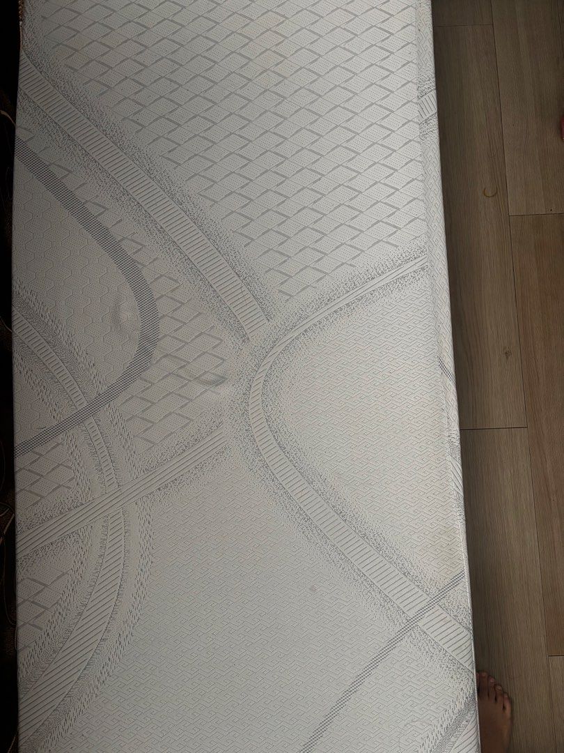 6-inch Comfortable Single Mattress White and Black (Category: Bed Frames & Mattresses) located in Sorsogon. Submitted by anjello279 (Listing ID 1468513050, Image 1). Description: 6-inch single mattress ( royal foam) Lightly used Bought May 27,2026 Also for sale: 4 inch uratex -1000 If kunin dalawa : 2700 na lang .