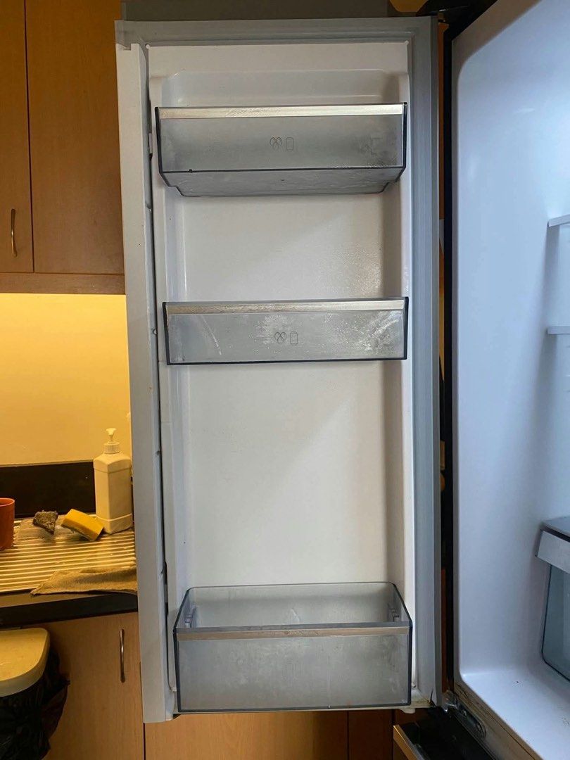 Condura refrigerator (Category: Refrigerators and Freezers) located in Manila. Submitted by ezrapaeste (Listing ID 1468602730, Image 3). Description: Move out sale Dimensions (L59.5 x W35.5 x H29.5in) made of glass and wood.