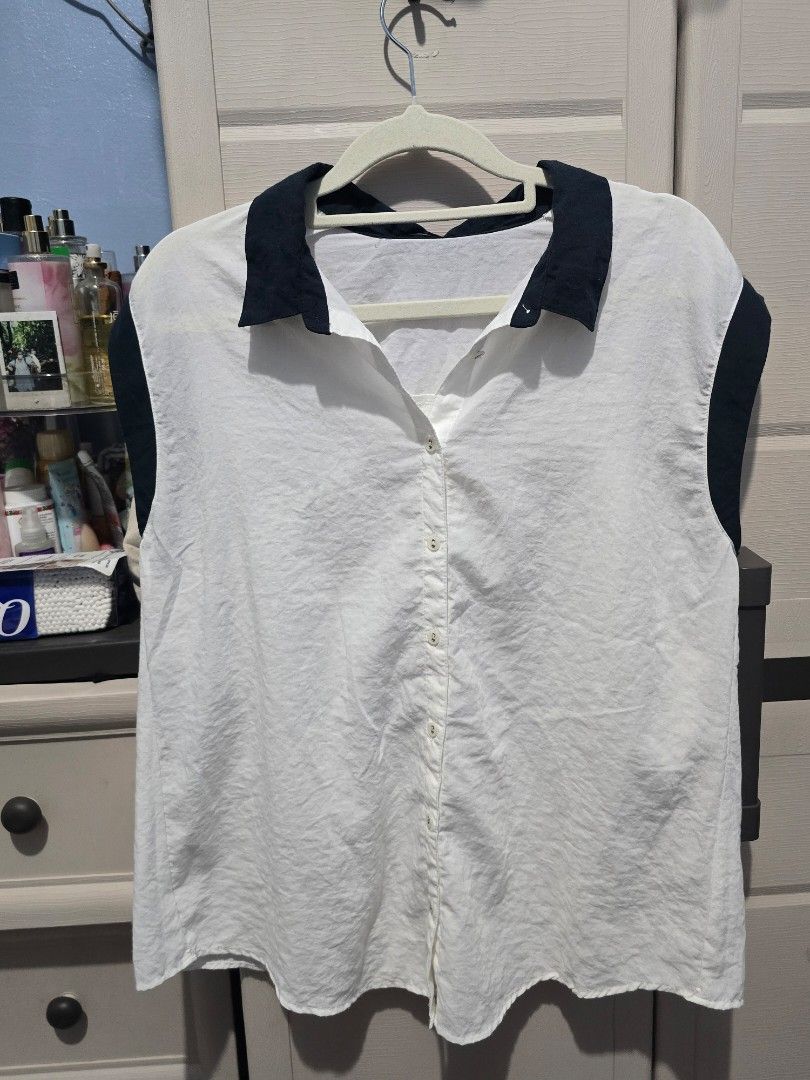 Contrast Lining Top (Category: Sleeveless) located in Quezon City. Submitted by dinesaur (Listing ID 1468688871, Image 1). Description: .
