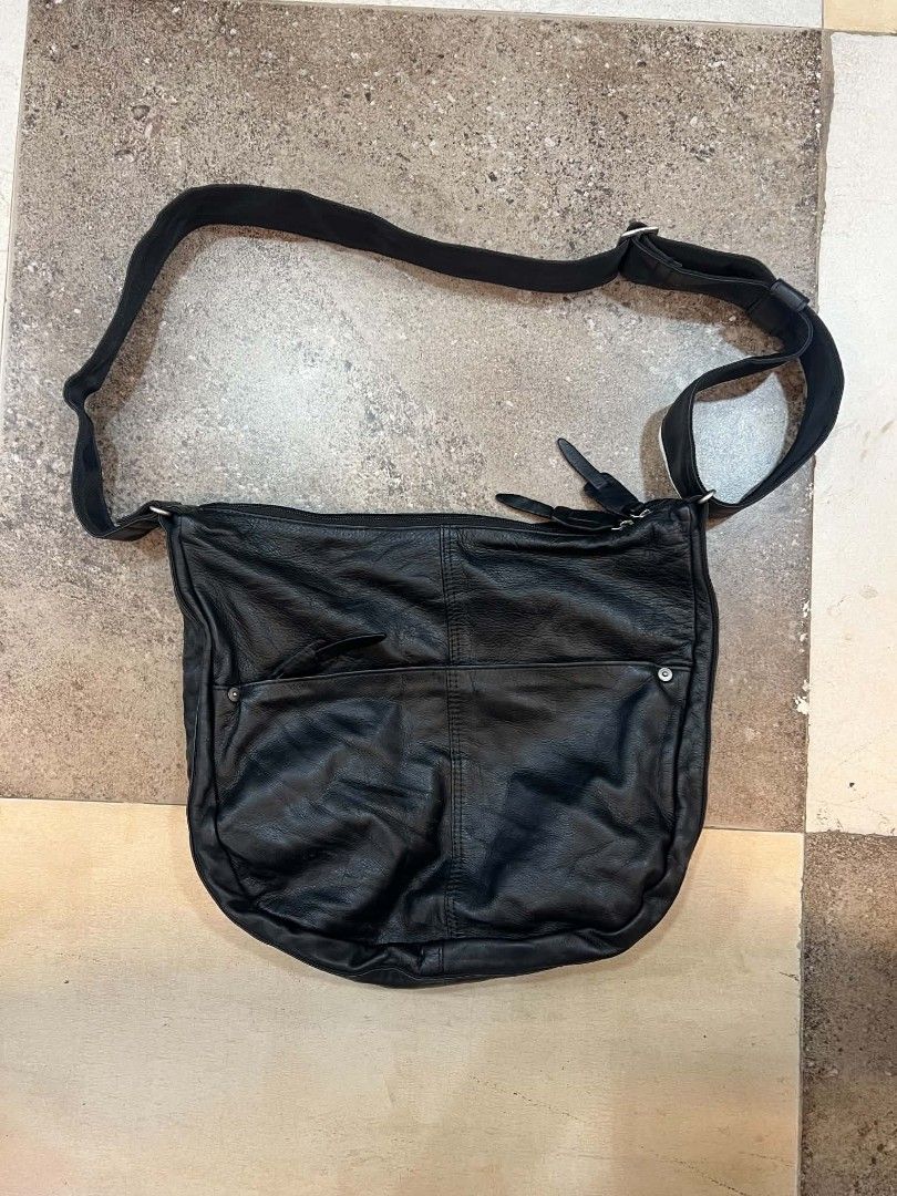 Corbo Japan Leather Crossbody Bag (Category: Cross-body Bags) located in Danao, Cebu. Submitted by althethrifter (Listing ID 1468524721, Image 2). Description: Corbo Japan🇯🇵 Leather Crossbody Bag Excellent Condition No Issue .