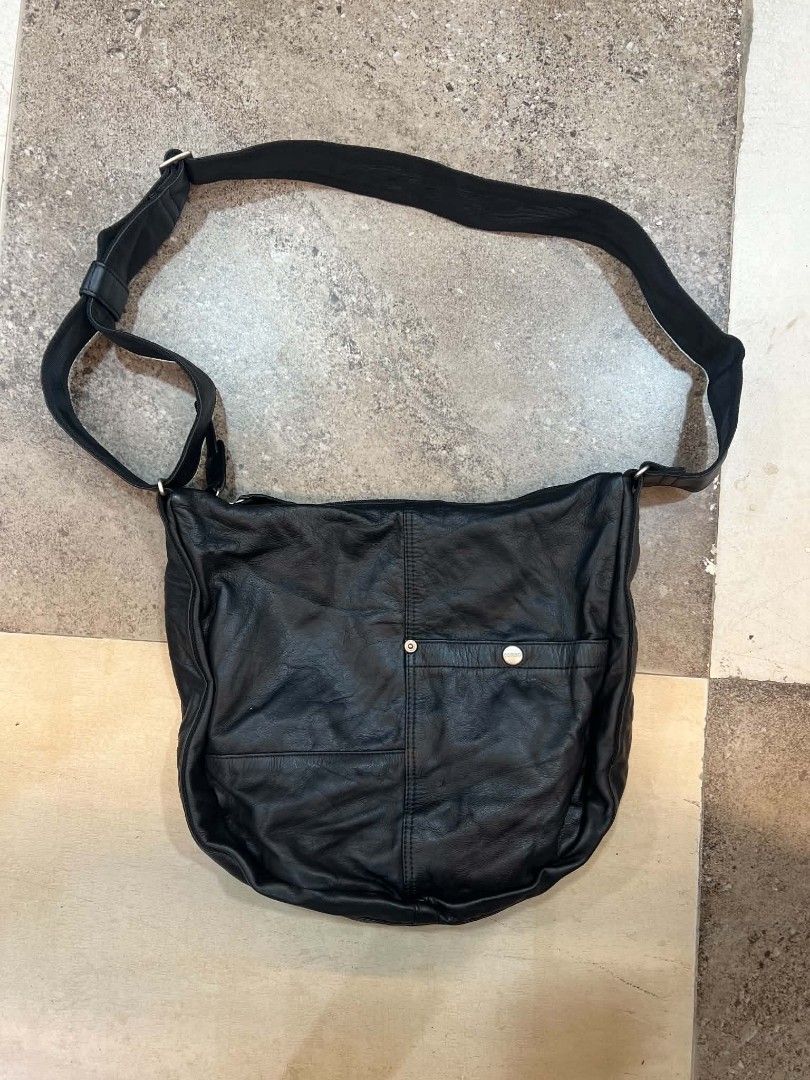 Corbo Japan Leather Crossbody Bag (Category: Cross-body Bags) located in Danao, Cebu. Submitted by althethrifter (Listing ID 1468524721, Image 1). Description: Corbo Japan🇯🇵 Leather Crossbody Bag Excellent Condition No Issue .