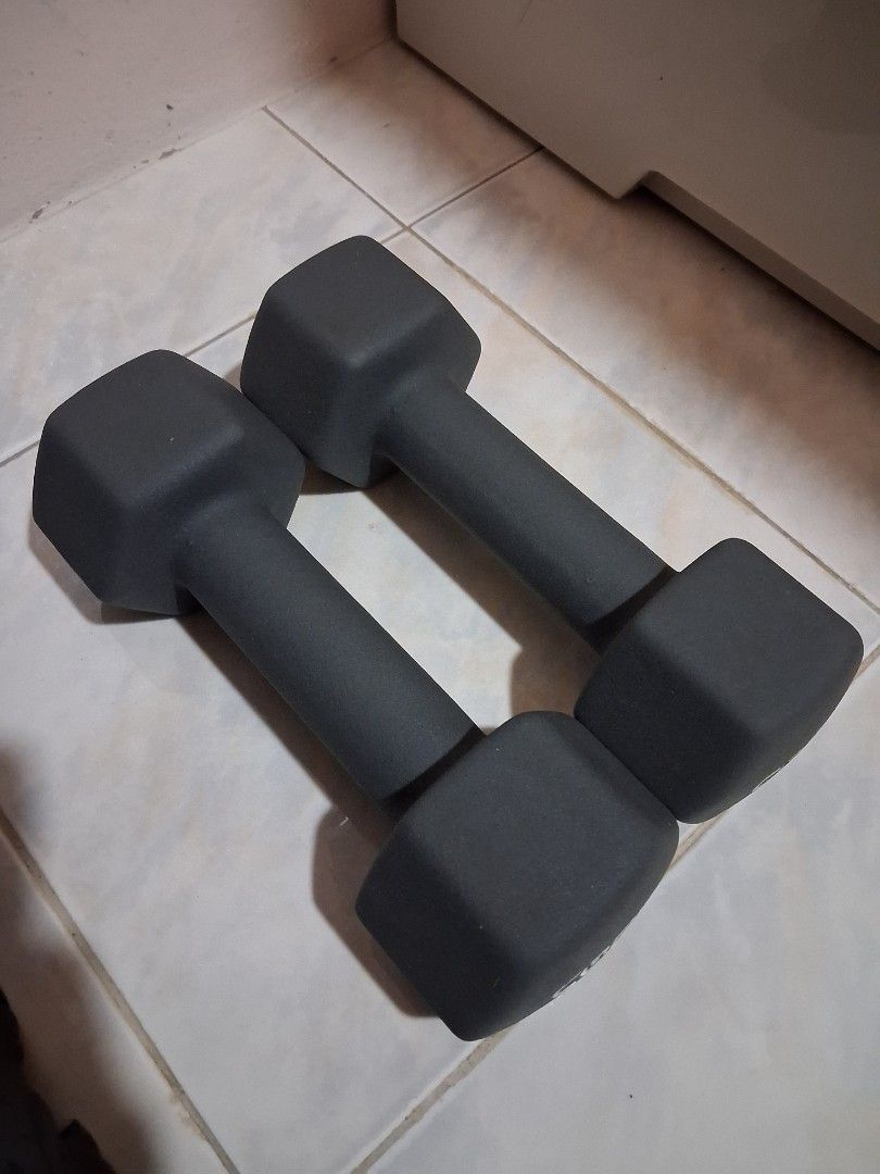CORE 10LB Hex Dumbbells Set of 2 (Category: Weights & Dumbbells) located in Manila. Submitted by jiejieph (Listing ID 1468707910, Image 2). Description: - Pair of CORE rubber hex dumbbells (10 lbs each) - Solid cast iron core with durable black protective coating - Anti-roll hexagonal shape for safe and easy storage - Textured handles provide a secure, slip-free grip - Ideal addition to any home gym for upper body routines.