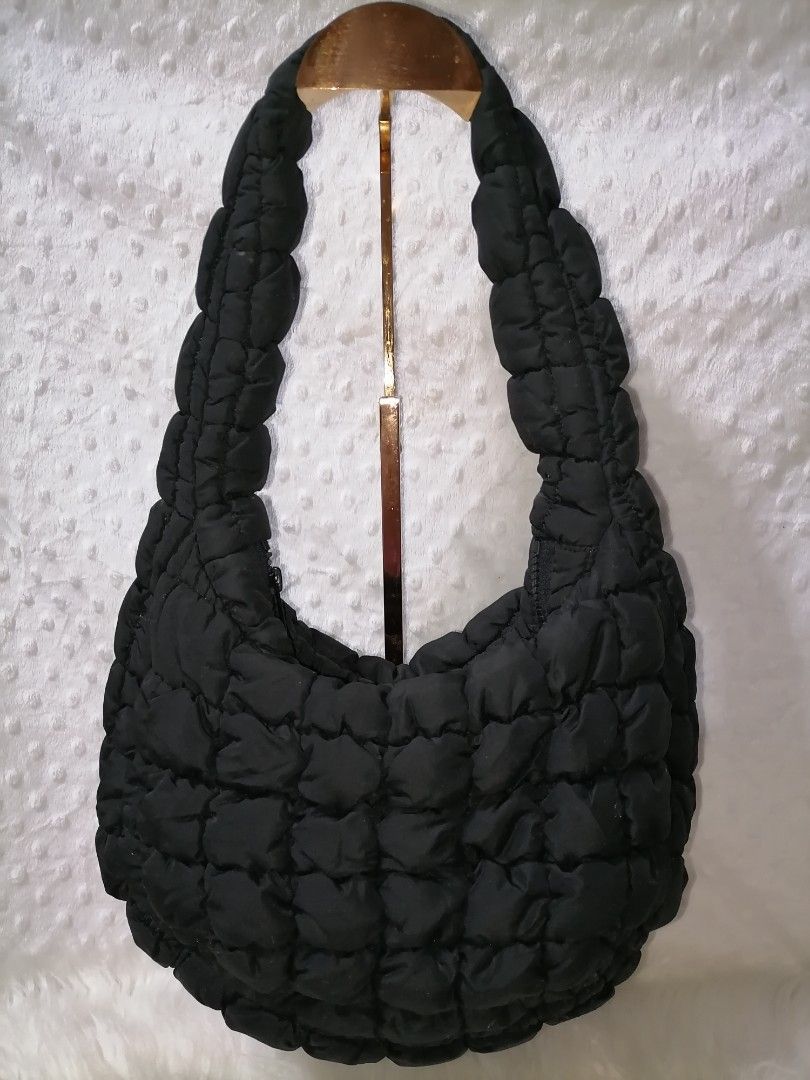 COS Korea Quilted Mini Bag (Category: Shoulder Bags) located in Butuan. Submitted by az-branded.items (Listing ID 1468586213, Image 1). Description: Size: W 12" x L 8" Legit from Korea Bale Check nyo last pic. Mahal po sya Mura napo ang price ko.