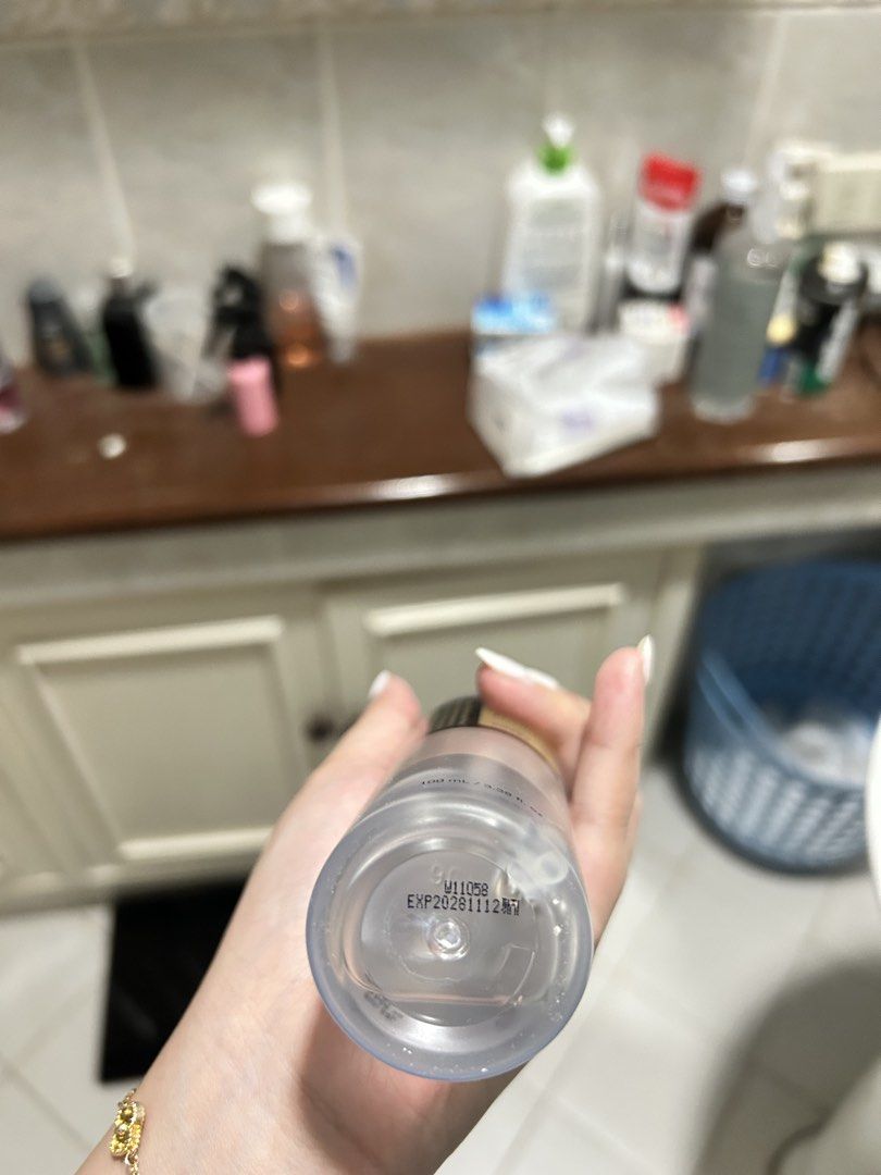 COSRX Advanced Snail 96 Mucin Power Essence (Category: Face Care) located in Paranaque City. Submitted by cece14237 (Listing ID 1468562218, Image 2). Description: - Brand: COSRX Advanced Snail 96 Mucin Power Essence - Size: 100 mL (Full size with pump dispenser and clear cap) - Formulation: Contains 96% snail secretion filtrate for deep hydration and smooth skin - Expiry Date: November 12, 2028 (stamped on the bottom) - Condition: ~10-20% used.