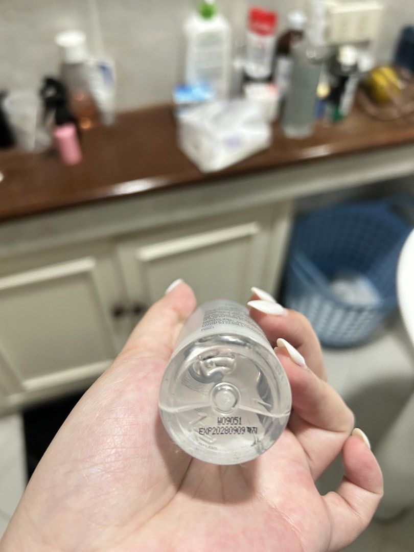 COSRX BHA Blackhead Power Liquid 50mL (Category: Face Care) located in Paranaque City. Submitted by cece14237 (Listing ID 1468562584, Image 2). Description: - Product: COSRX BHA Blackhead Power Liquid - Size: 50 mL (Travel/Trial friendly) - Benefits: Removes excess oil, deeply cleanses pores, and helps prevent blackheads - Packaging: Clear bottle with secure black cap - Expiration Date: 20280909 (September 9, 2028) - Condition: ~10-20% used.