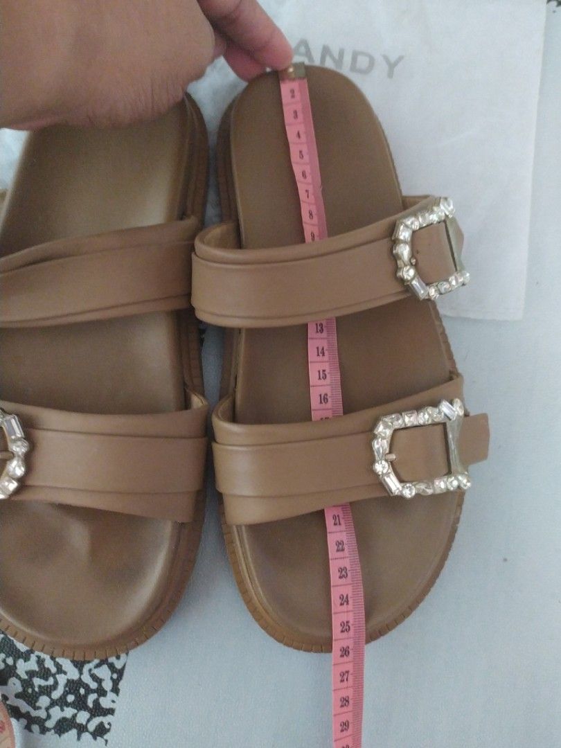 Cotton candy slipper (Category: Sandals) located in Manila. Submitted by timtam04 (Listing ID 1468505158, Image 3). Description: 25cm.
