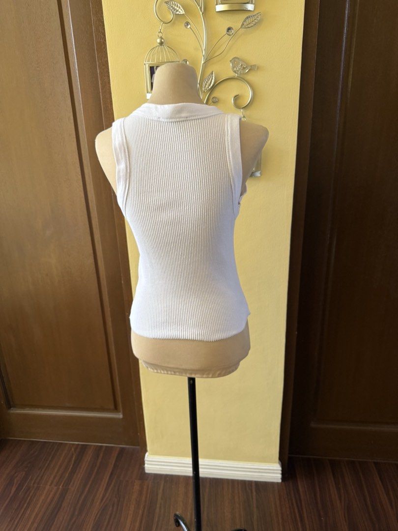Cotton On Tank Top, Almost New, Medium, 250 (Category: Sleeveless) located in Paranaque City. Submitted by shopaholictrend_cc (Listing ID 1468609613, Image 3). Description: .