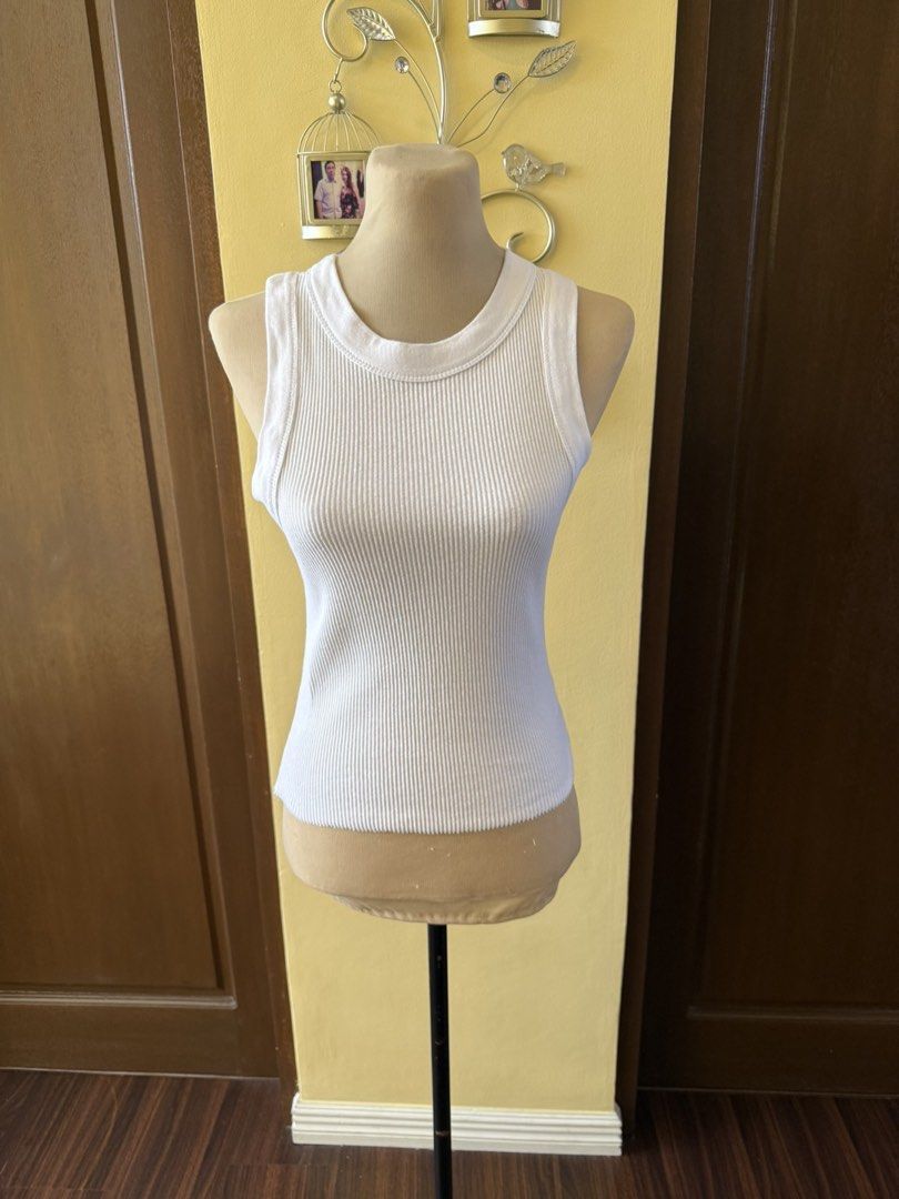Cotton On Tank Top, Almost New, Medium, 250 (Category: Sleeveless) located in Paranaque City. Submitted by shopaholictrend_cc (Listing ID 1468609613, Image 1). Description: .