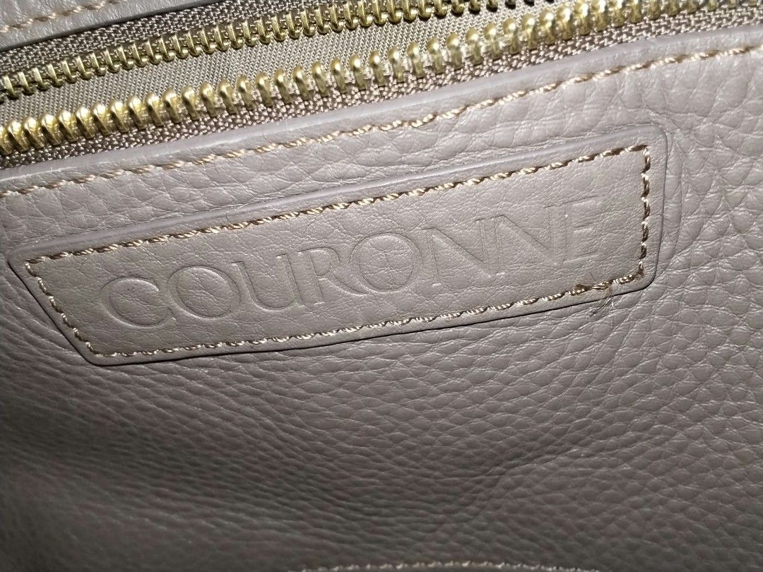 Couronne bag (Category: Tote Bags) located in Manila. Submitted by bagelyascollection (Listing ID 1468710129, Image 3). Description: couronne bag spacious capacity open wide interior.