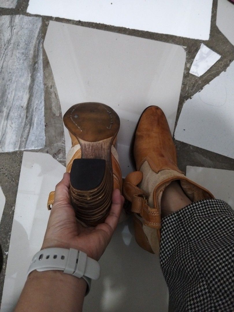 Cowboy boots (Category: Boots) located in El Salvador. Submitted by francheskaukayukay (Listing ID 1468552933, Image 3). Description: size 9 women size 7 men 24.5 cm leather.