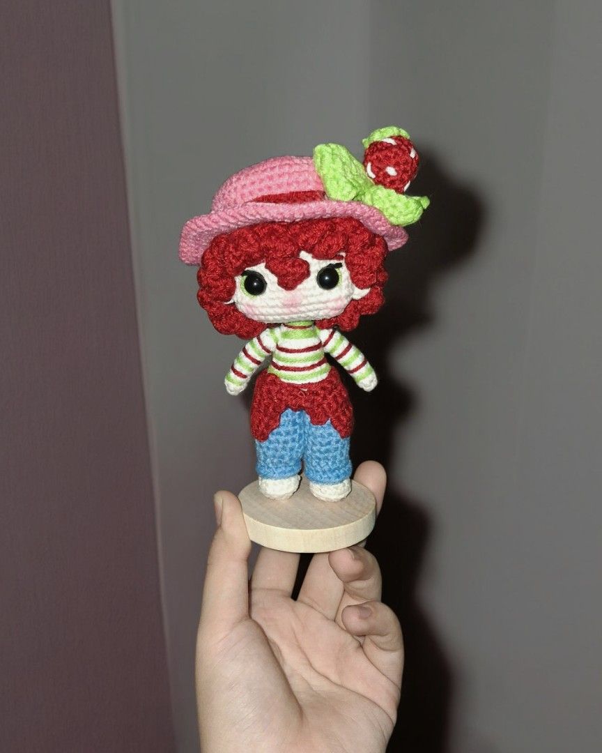 Crochet Strawberry Shortcake Doll With Wood Stand (Category: Vintage Collectibles) located in Lopez. Submitted by kathnyxx.studio (Listing ID 1468454599, Image 3). Description: 🧶 Crochet Strawberry Shortcake Doll with Wood Stand included Size: 6inch 📦 Ship via J&T Pre-order: 3–7 days processing time.