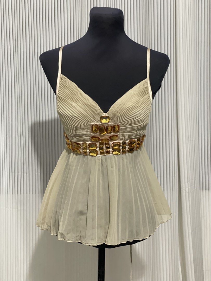 Cream Baoban Beaded Cami Top (Category: Sleeveless) located in Tuguegarao City. Submitted by ziggerryy (Listing ID 1468592497, Image 1). Description: No stains. No holes. Just need to resecure the beads XS-S ‼️LAST PRICE ALREADY‼️.