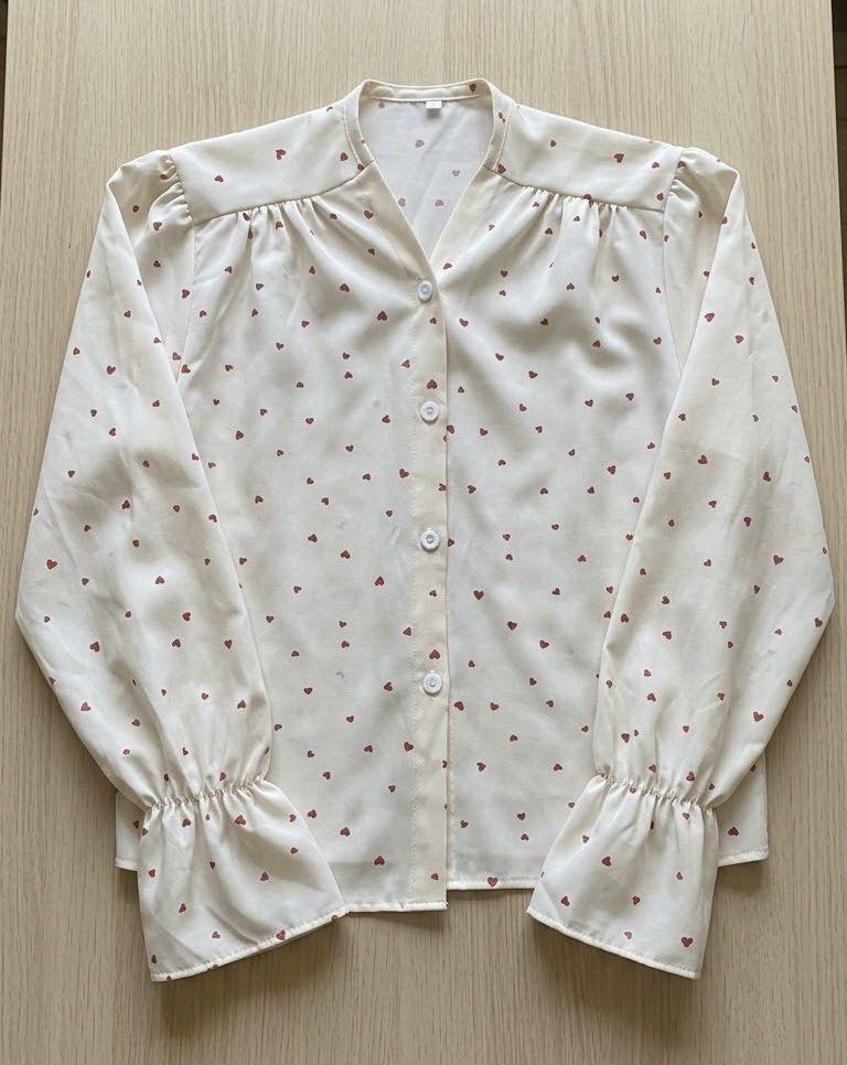 Cream Long Sleeve Blouse (Category: Blouses) located in Quezon City. Submitted by justine_xx (Listing ID 1468604392, Image 2). Description: ❤️ Cream Heart Print Long Sleeve Blouse ❤️ SIZING: Fits Small to Medium CONDITION: Lightly used RFS: Too small PLEASE READ BEFORE BUYING ‼️ 📍 Location: Batasan Hills, Quezon City, Metro Manila • Payment: GCash / Maya / Bank Transfer (Payment first before ship out) • Courier: Lalamove / Grab (Shipping fee is 