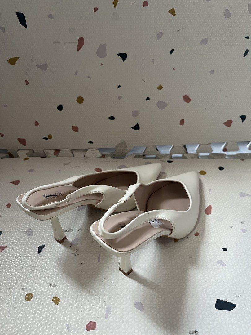 Cream pointed-toe slingback heels size 39 (Category: Heels) located in Taguig. Submitted by rushii28 (Listing ID 1468632228, Image 3). Description: ‼️DE CLUTTER‼️ •Payment First Policy •Same Day Delivery (Lalamove,Grab,etc.) *shipping fee will be shouldered by the buyer •Mode of Payment: Gc@sh.