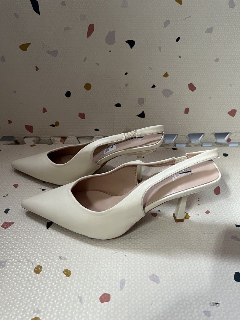 Cream pointed-toe slingback heels size 39 (Category: Heels) located in Taguig. Submitted by rushii28 (Listing ID 1468632228, Image 2). Description: ‼️DE CLUTTER‼️ •Payment First Policy •Same Day Delivery (Lalamove,Grab,etc.) *shipping fee will be shouldered by the buyer •Mode of Payment: Gc@sh.