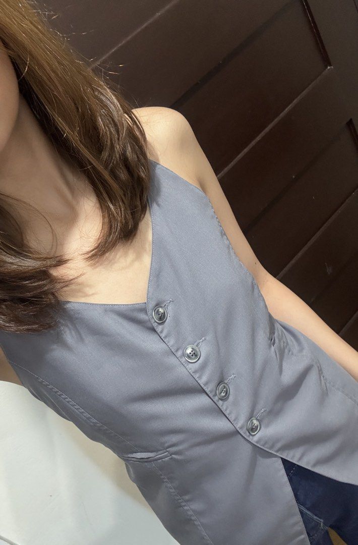 Gray Sleeveless Button Top (Category: Sleeveless) located in Manila. Submitted by ilovecheesyramen (Listing ID 1468580347, Image 1). Description: 🪩 quality is good as new! 🪩 perfect for dressing up or down 🪩 size S-M.