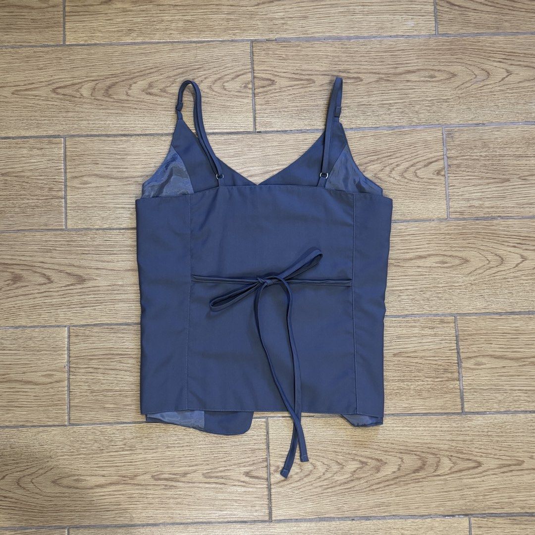 Gray Sleeveless Button Top (Category: Sleeveless) located in Manila. Submitted by ilovecheesyramen (Listing ID 1468580347, Image 3). Description: 🪩 quality is good as new! 🪩 perfect for dressing up or down 🪩 size S-M.
