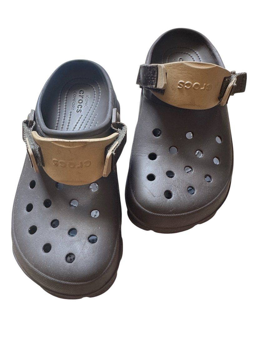 Crocs All Terrain Clogs (Category: Slippers & Slides) located in Kabankalan. Submitted by secondhandgemsz (Listing ID 1468523979, Image 1). Description: Size 7 Mens Excellent Condition Authentic Brown Color.