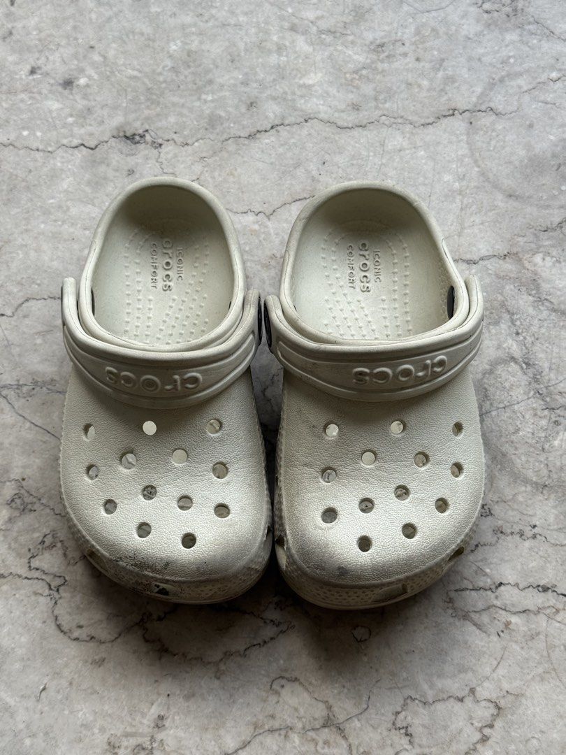Crocs Classic Clog Bone Off-White Size C8 (Category: Babies & Kids Fashion) located in Quezon City. Submitted by pamyeloo (Listing ID 1468558148, Image 1). Description: - Color: Bone off-white - Size: C8 (stamped on bottom) - Style: Classic kids' slip-on clogs with secure heel strap - Features: Iconic comfort design with ventilation holes - Condition: Soles show dirt and wear from outdoor use.