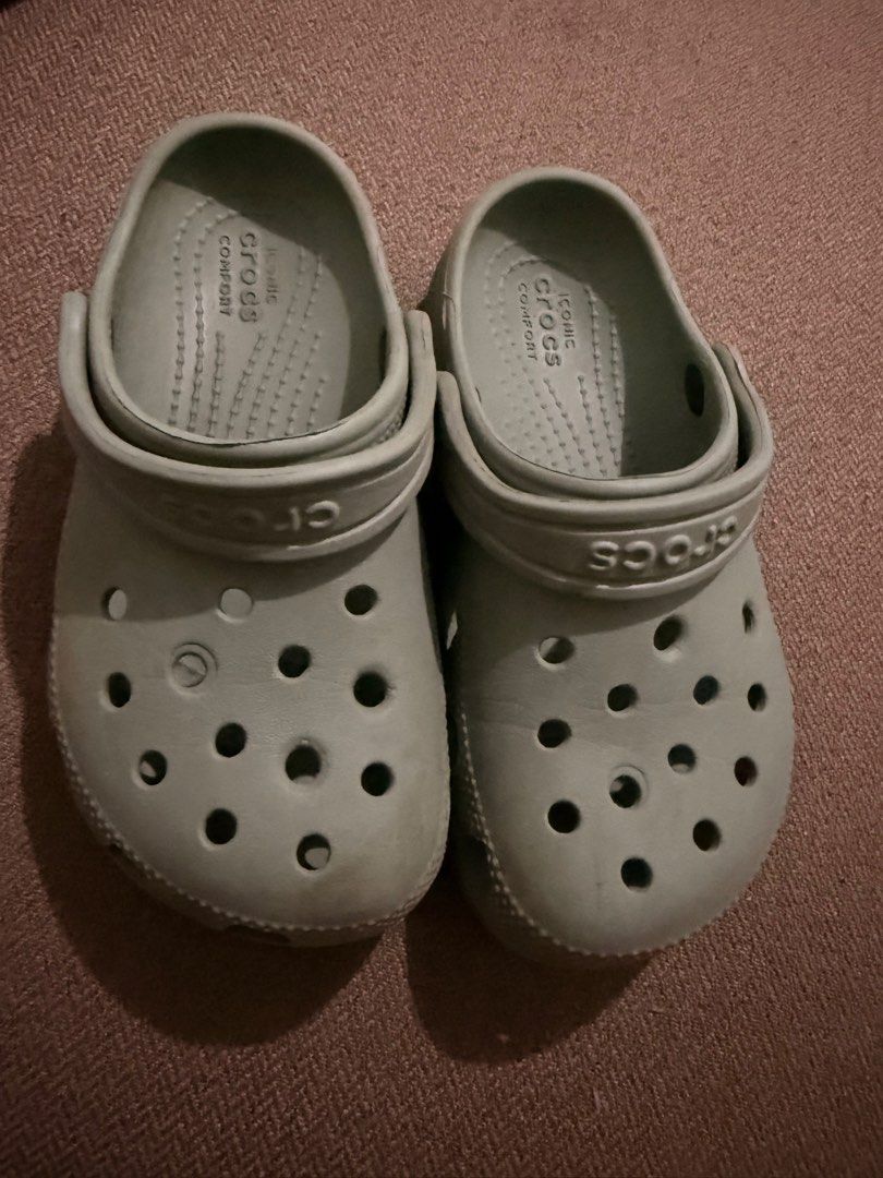 Crocs Classic Clogs Light Green c11 (Category: Babies & Kids Fashion) located in Quezon City. Submitted by beautiful_bunny (Listing ID 1468562702, Image 1). Description: personal preloved of my daughter 3-4yo c11 lp posted.