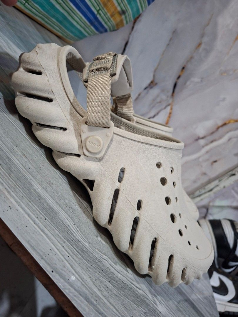 CROCS ECHO CLOG SIZE 7 MEN, 8 WOMEN (Category: Sneakers) located in General Mariano Alvarez. Submitted by adonid (Listing ID 1468527454, Image 1). Description: GOOD CONDITION ORIGINAL CROCS ECHO CLOG NORMAL SIGN OF USAGE ONLY.