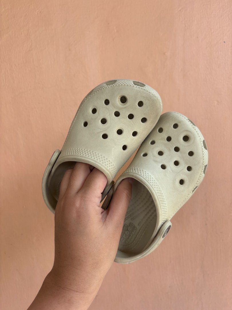 CROCS KIDS C11 (Category: Babies & Kids Fashion) located in Mercedes. Submitted by SusMom (Listing ID 1468531554, Image 1). Description: Authentic NO HEEL DRAG Bone Needs washing In very good condition.