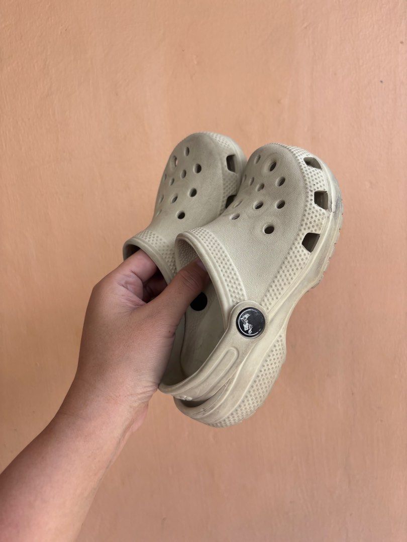 CROCS KIDS C11 (Category: Babies & Kids Fashion) located in Mercedes. Submitted by SusMom (Listing ID 1468531554, Image 2). Description: Authentic NO HEEL DRAG Bone Needs washing In very good condition.