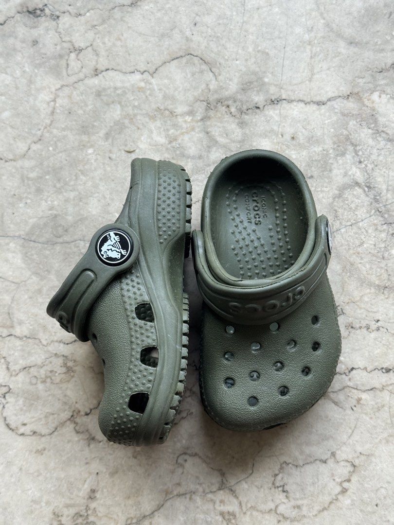 Crocs Olive Green Size C4 (Category: Babies & Kids Fashion) located in Quezon City. Submitted by pamyeloo (Listing ID 1468557792, Image 2). Description: - Color: Olive Green - Size: C4 (stamped on sole) - Style: Classic slip-on with ventilation holes - Comfort: Iconic comfort footbed - Fit: Secure heel strap - Condition: Minimal wear on treads, great everyday condition.